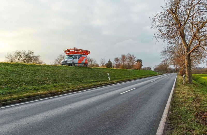 Mit einem solchen Fahrzeug werden aktuell auch in Landau Aufnahmen vom Stra&szlig;enraum angefertigt. 