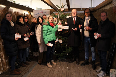Bild vergr&ouml;&szlig;ern: Viele soziale Einrichtungen in Landau sind mit dabei bei der Aktion Weihnachtswunschbaum.