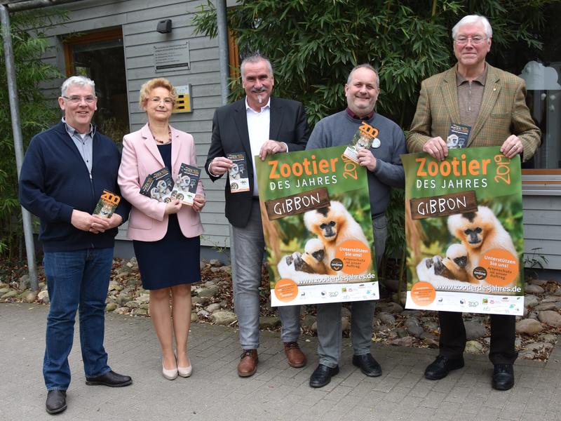 Peter Buchert (DGHT), Dr. Gudrun Hollstein (Leiterin Zooschule), Rudi Klemm (Beigeordneter der Stadt Landau und Zoodezernent), Dr. Jens-Ove Heckel (Zoodirektor) und Dr. Helmuth Back (Freundeskreis des Landauer Tiergartens) bei der Vorstellung des Zoo-Jahr